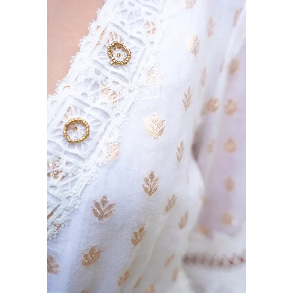Elegáns, fehér pamut csipkeruha, hímzéssel, aranyozott mintával, XL méretben